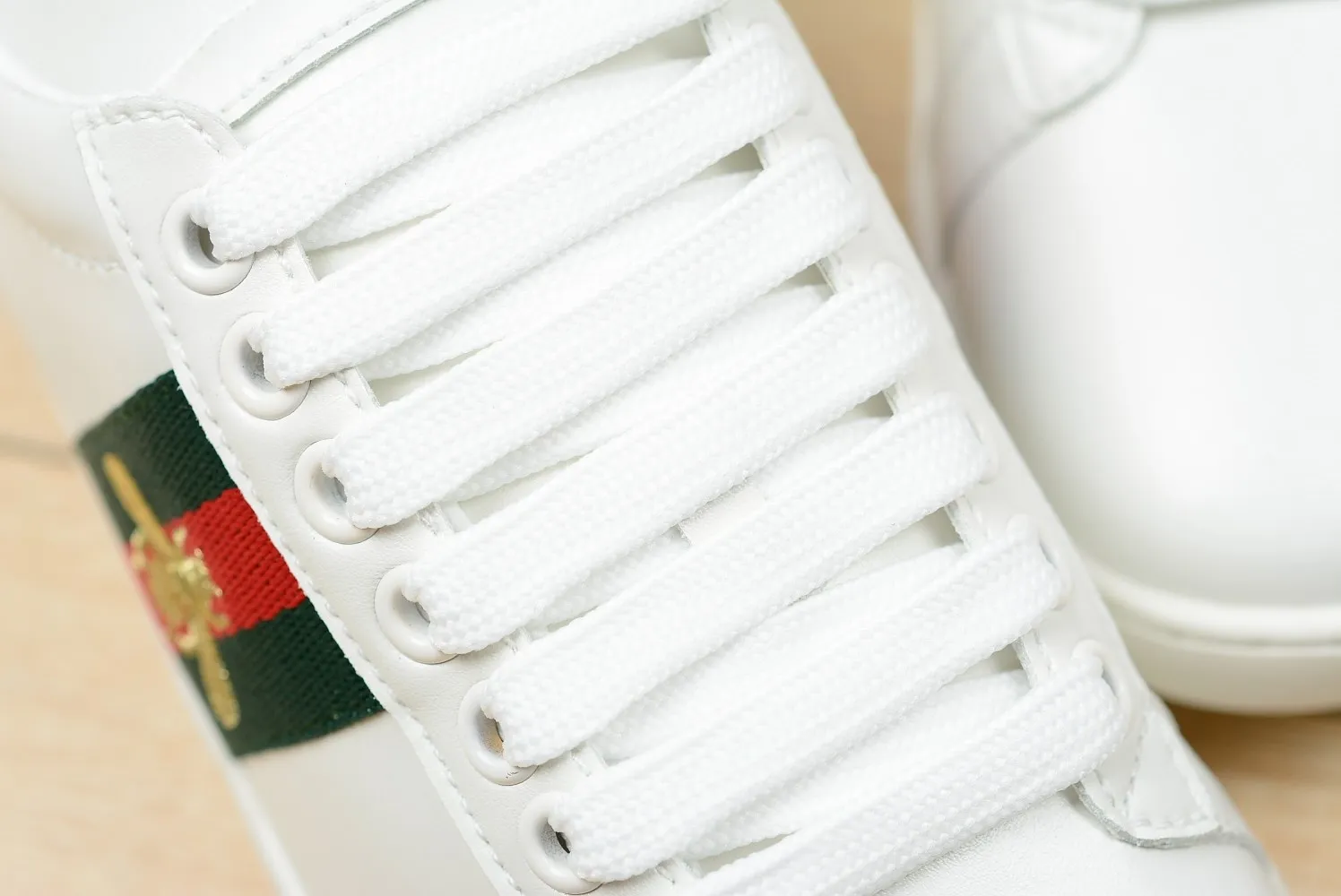 👟👟Ex-factory price 520👟👟 👟👟 Women's Shoes Factory GUCCI】Gucci's hot model Little Bee Gold Edition 35-44 Little Bee Gold Edition·Gucci high version Gucci must-have high-top white shoes [high quality] Specially recommended! The upper is made of original custom-made mercerized cowhide imported from Bangladesh! Original sheepskin lining and custom water snake skin on the back tail! Original molded rubber outsole! Standard size: Female 34-40 Male 40-44